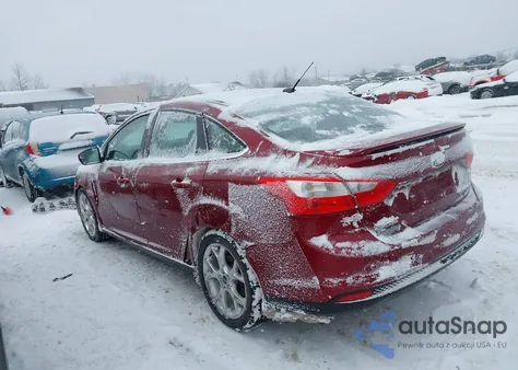 2014 Ford Focus Titanium z USA, uszkodzony, nr VIN 1FADP3J26EL193121